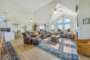 TV, DVD-spiller, fotballspill og stereoanlegg