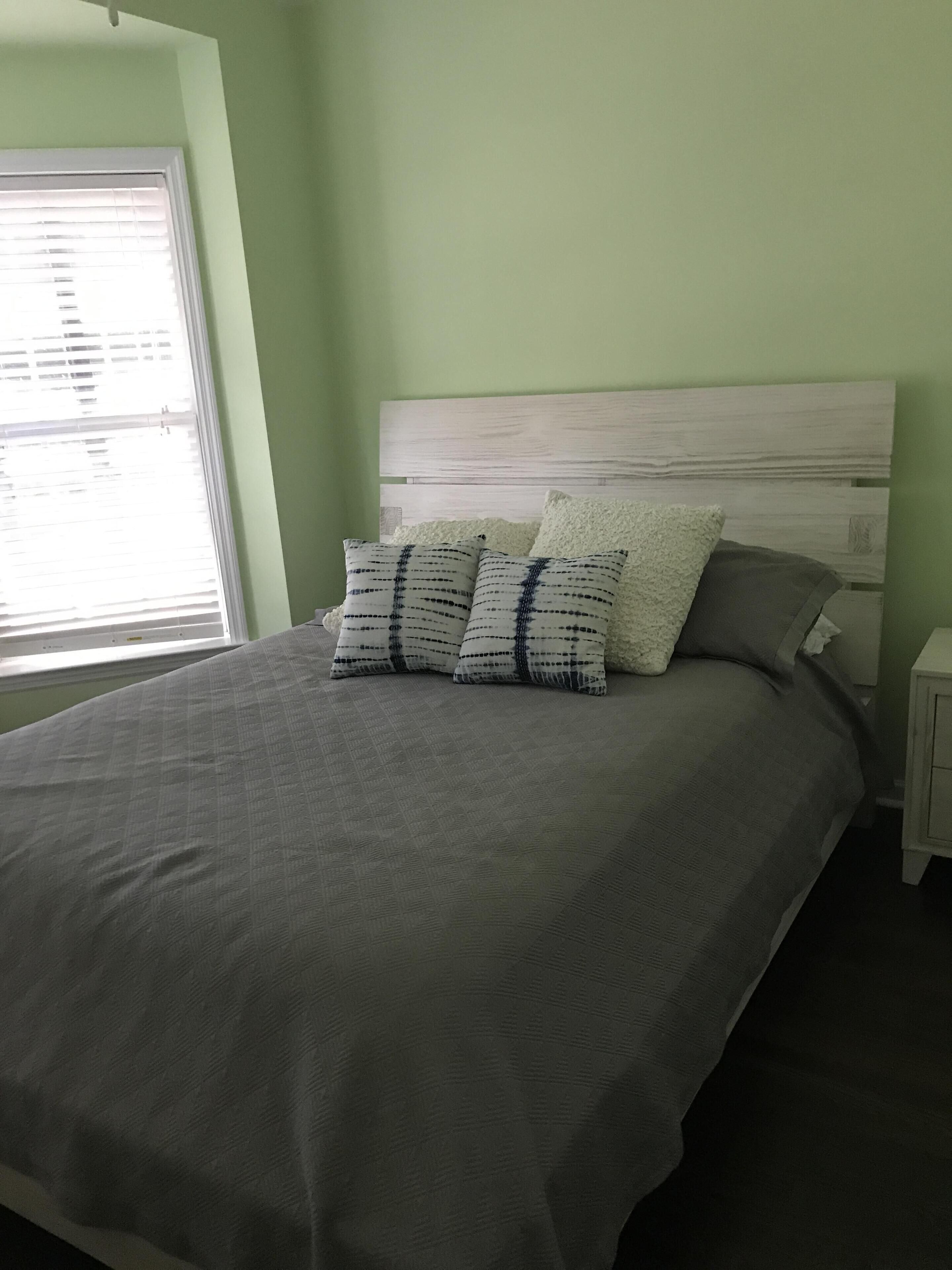 118 Waters Edge~  Beautiful River View~ 3bd/3ba~ Community Pool