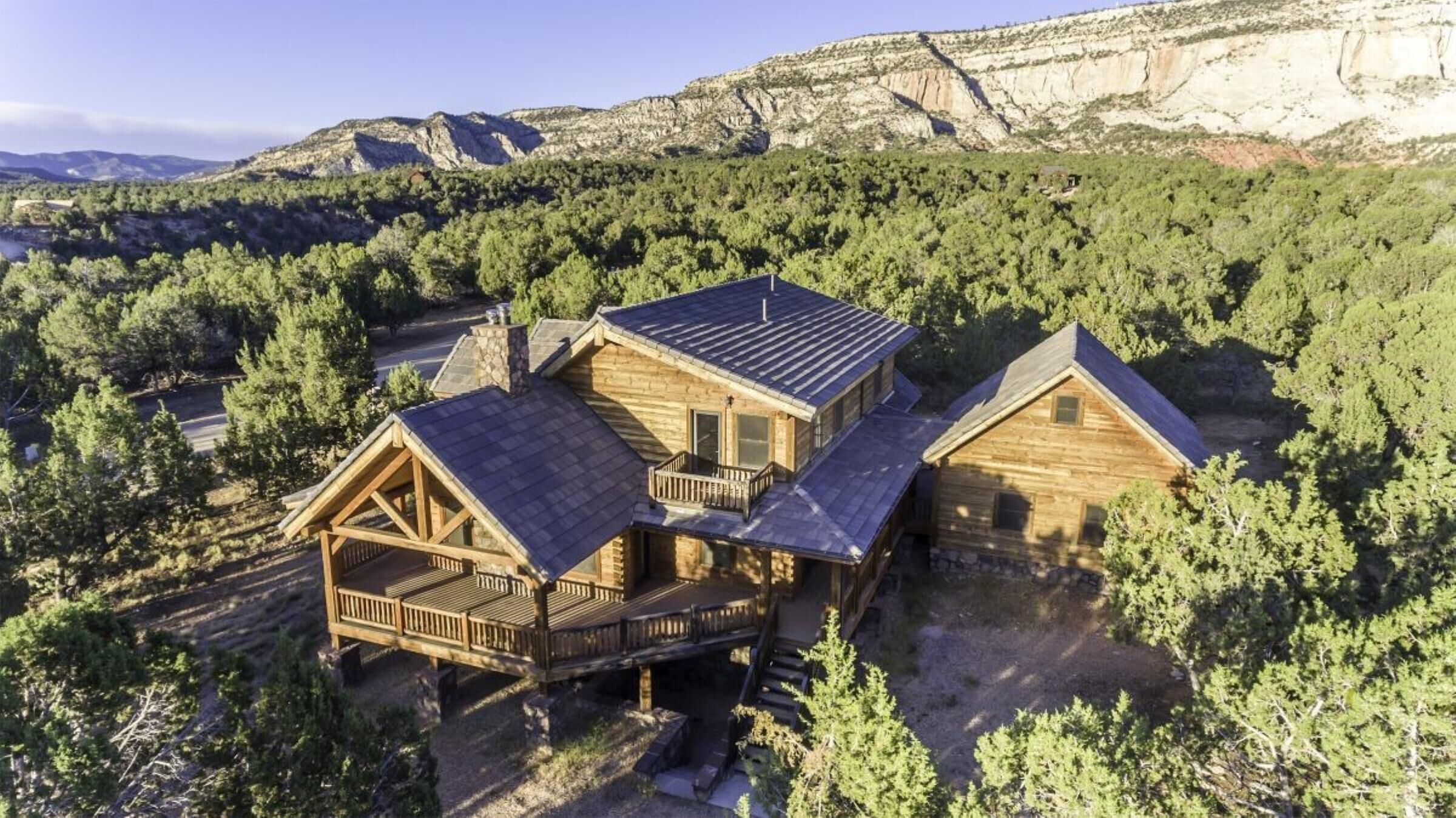 *Reserve on Airbnb*East Zion, Bryce and Grand Canyons all from Sugar Knoll Lodge
