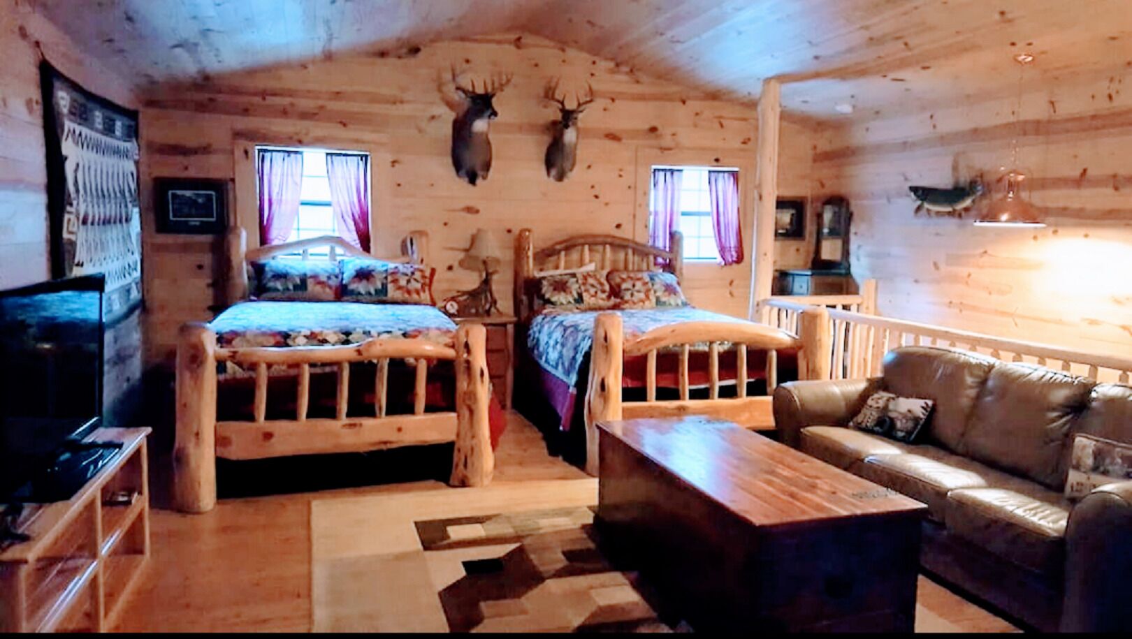 BEAUTIFUL LOG CABIN ON NOGAL CANYON CREEK / LINCOLN CO NATIONAL FOREST
