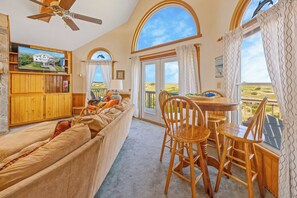 Fernseher, DVD-Player, Bücher, Videothek