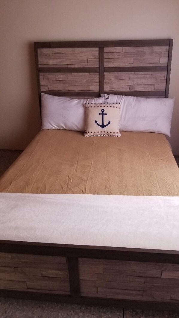 2 bedrooms, in-room safe, iron/ironing board, free WiFi