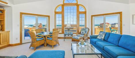 TV, DVD-spiller, fotballspill og filmbibliotek