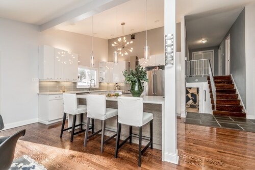 Newly Renovated Mid-Century Home