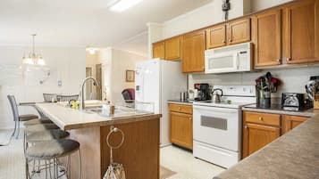 Micro-ondes, four, plaque de cuisson, lave-vaisselle