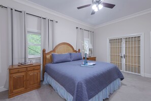 3 habitaciones, tabla de planchar con plancha, wifi y ropa de cama 