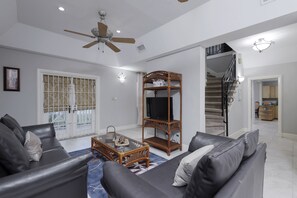 Télévision, chaîne hi-fi