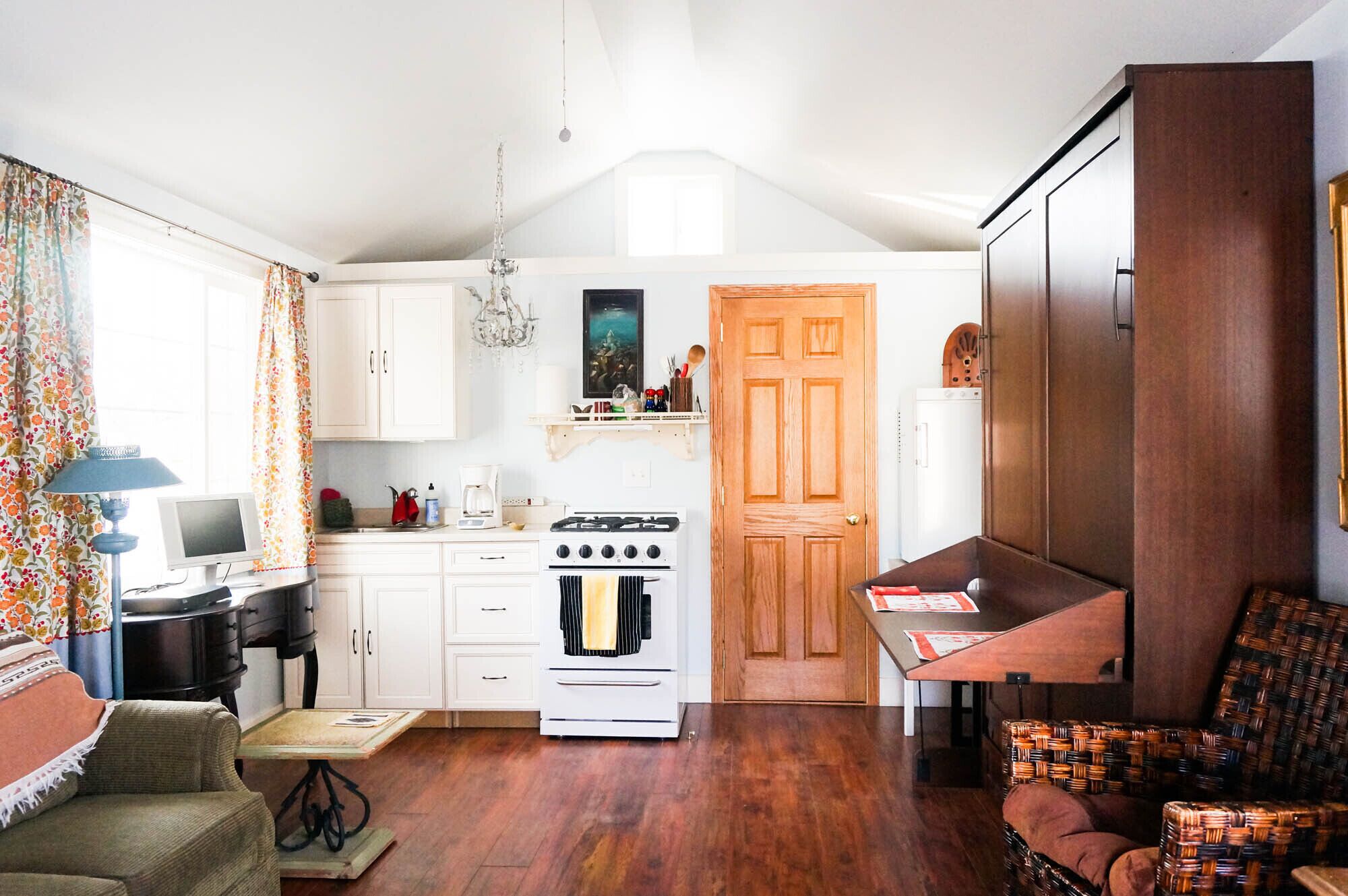 Charming Garden Cottage