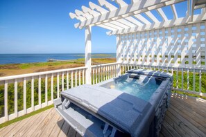 Tina de hidromasaje al aire libre