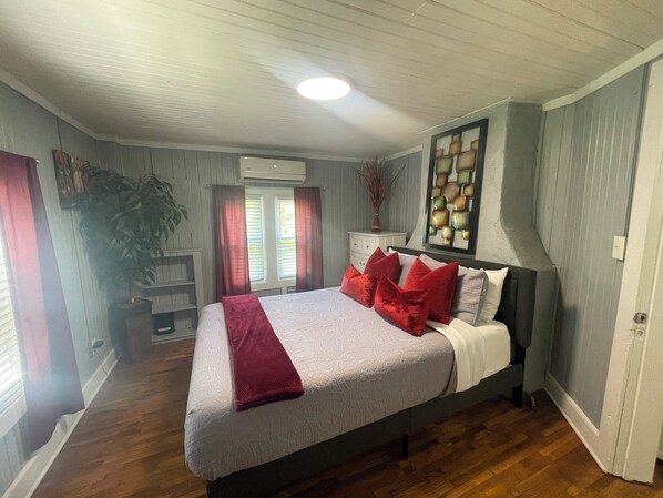 2 bedrooms, desk, iron/ironing board, free WiFi