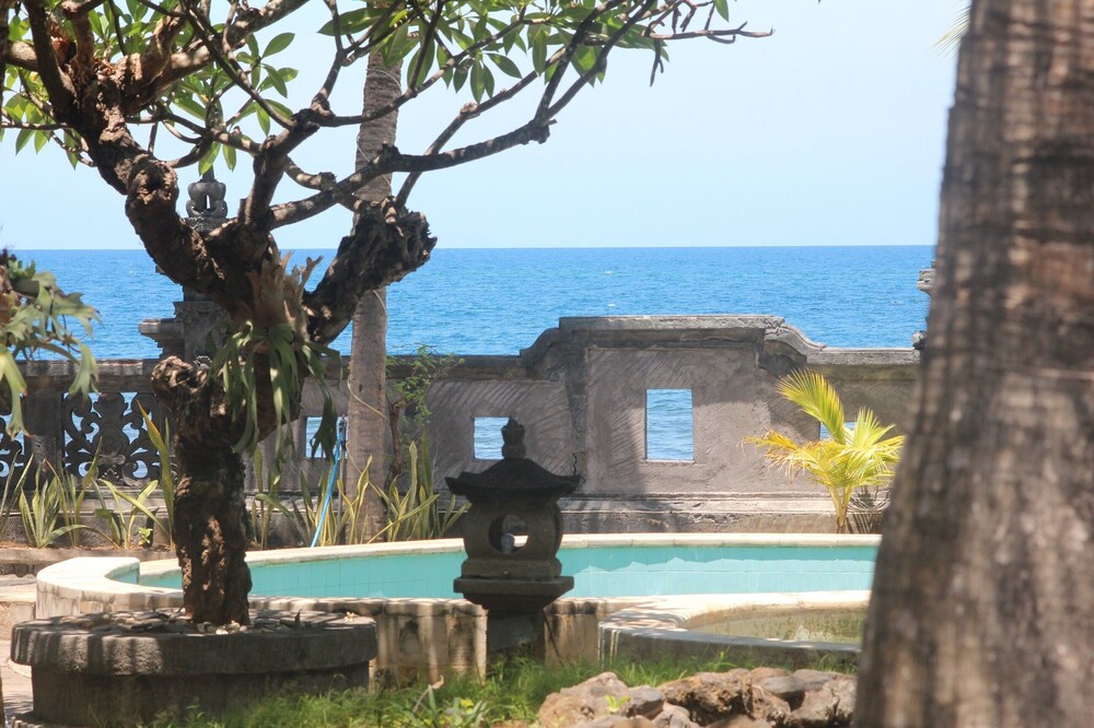Luxury Villa On The Beach In Lovina Beach Bali
