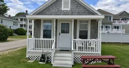 Diane Cottage, York Manor, Short Sands Beach