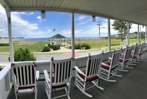Diane Cottage, York Manor, Short Sands Beach