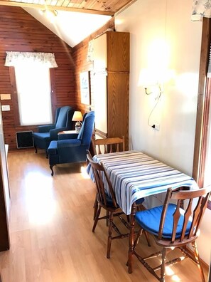 Dining - Diane Cottage, York Manor, Short Sands Beach (York)