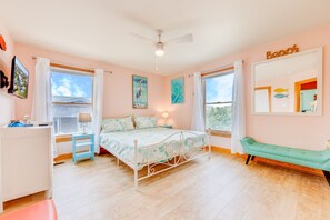 6 bedrooms, desk, free WiFi, bed sheets - Oceanview Dog Friendly Home w/ Pool, Hot Tub, Game Room, Grocery Lift, Wet Bar (Salvo)
