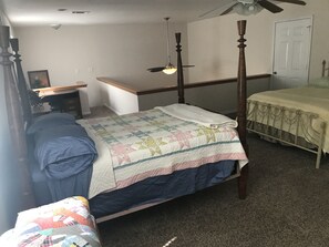 1 bedroom, iron/ironing board, internet, bed sheets - Barn atopia Ranch A&M UT Dallas Houston College Station Austin Huntsville (Normangee)