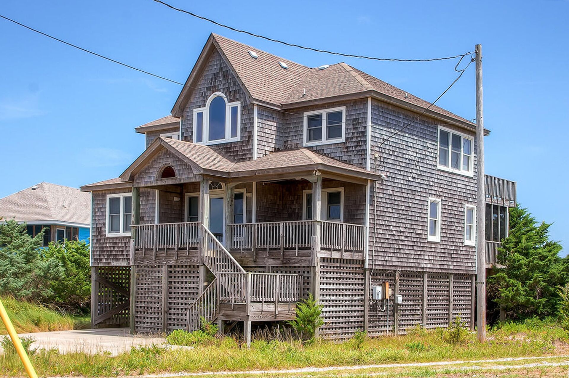 Beachcombers Welcome! Semi-Oceanfront Close to the Beach w/ Hot Tub + Grill