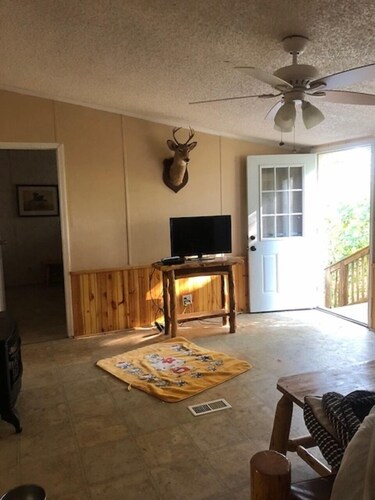 PET FRIENDLY REASONABLY PRICED MOUNTAINTOP COTTAGE