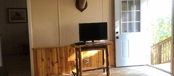 PET FRIENDLY REASONABLY PRICED MOUNTAINTOP COTTAGE