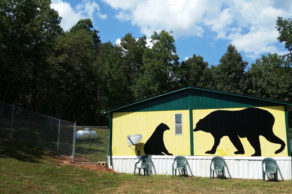 PET FRIENDLY REASONABLY PRICED MOUNTAINTOP COTTAGE