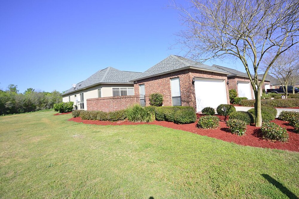 Peaceful, Award-Winning Gated Pelican Point Golf Community