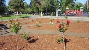 Property grounds - Downtown Napa Bungalow on Historic Fuller Park (Napa)