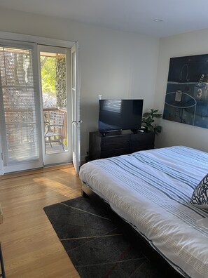 2 bedrooms, desk, iron/ironing board, free WiFi - Downtown Napa Bungalow on Historic Fuller Park (Napa)