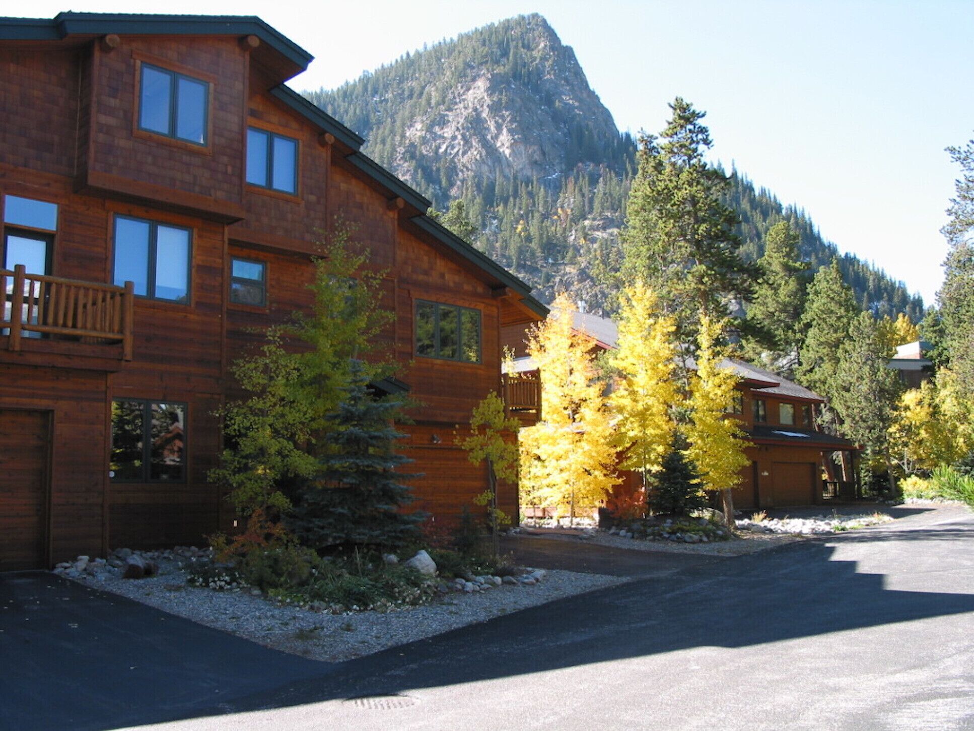 Fantastic home in perfect location: By the river and just steps from town