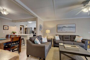 TV - Beach&Village! 2 BR, 2 BA 1st Lvl, Beach Gear (Saint Simons Island)