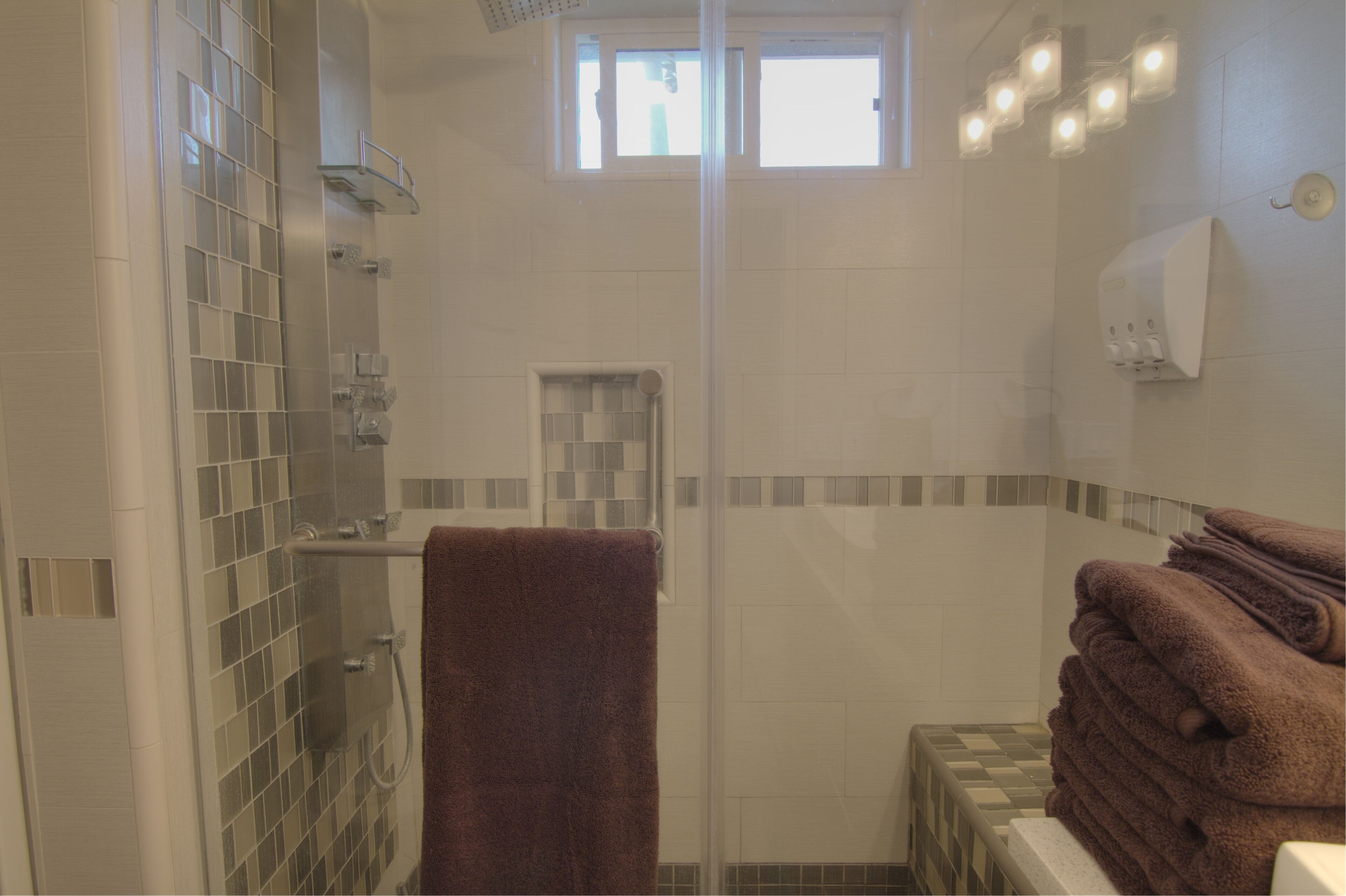 Newly Remodeled 2 Bdrm 1bath Bungalow With All The Amenities In Long Beach