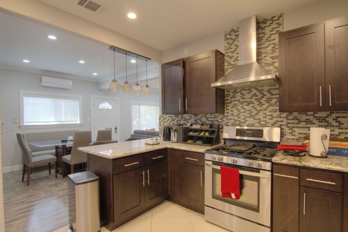 Remodeled 2 Bdrm 1bath Bungalow All The Amenities In Long Beach Belmont Hts