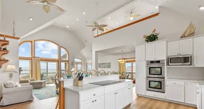 Frente al mar en Hatteras Hideaway w / Elevator, piscina, jacuzzi, sala de juegos, se admiten perros