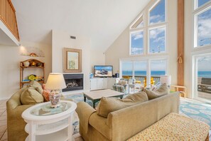 Smart-TV, DVD-spiller og bøker