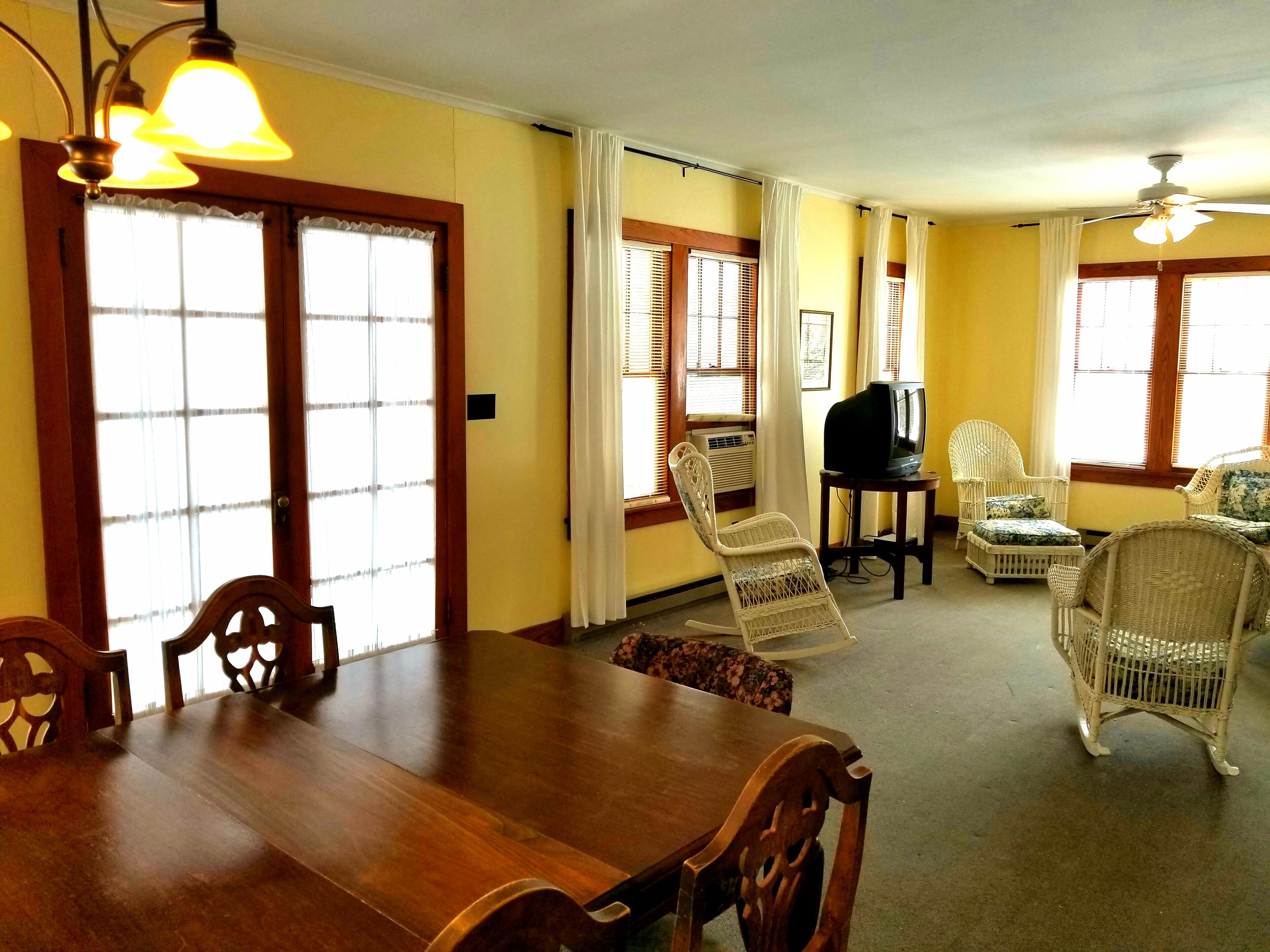 Roomy Two Bedroom House Near Central Egg Harbor