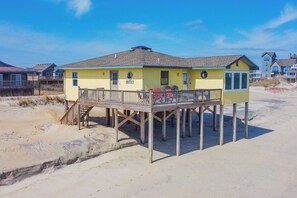Exterior - Cozy Oceanfront Cottage w/ Books, Games, TVs, Stunning Views. Right on the Beach (Rodanthe)