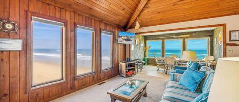 Televisión, reproductor de DVD y libros