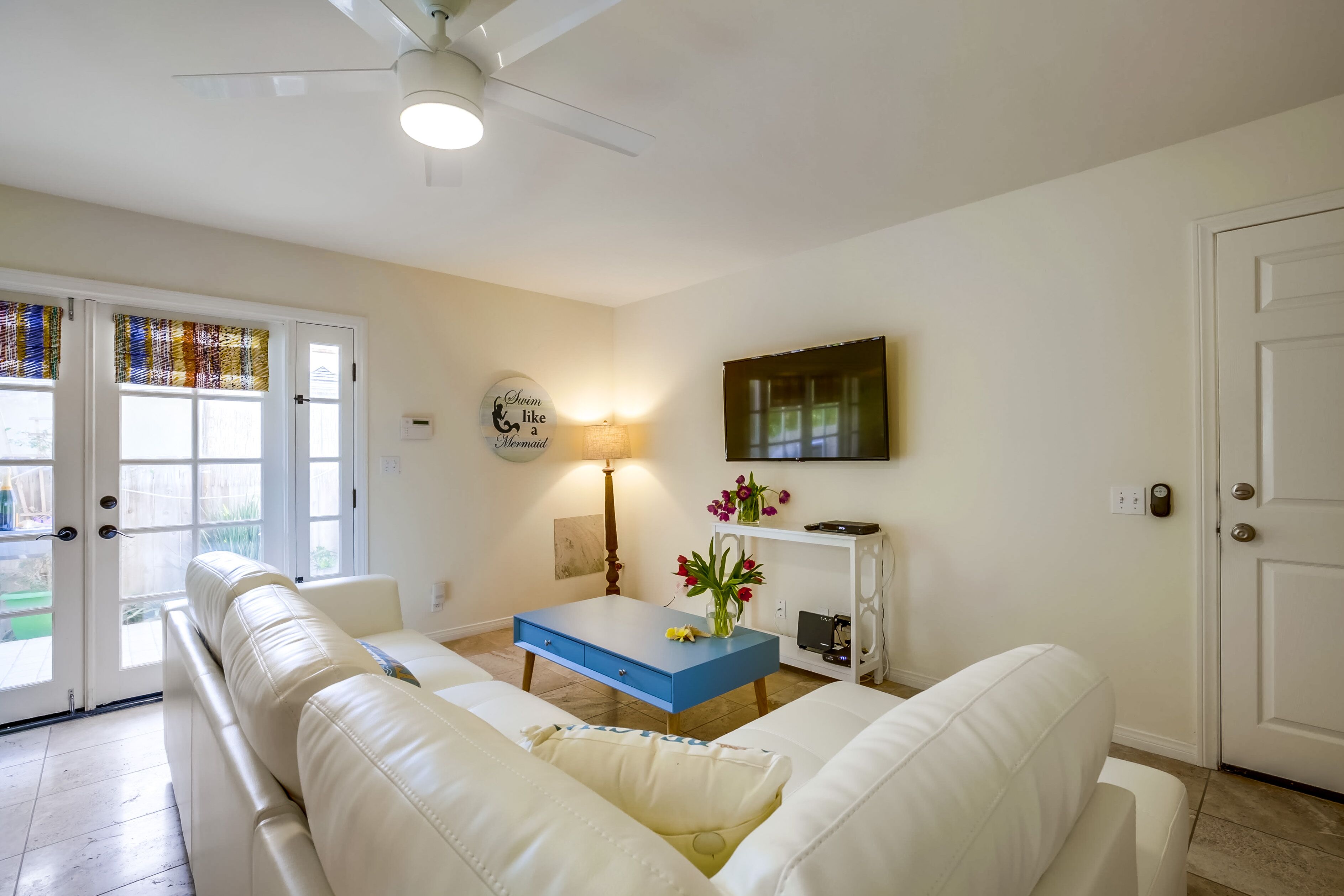 Driftwood at Windansea Beach, your perfect getaway!