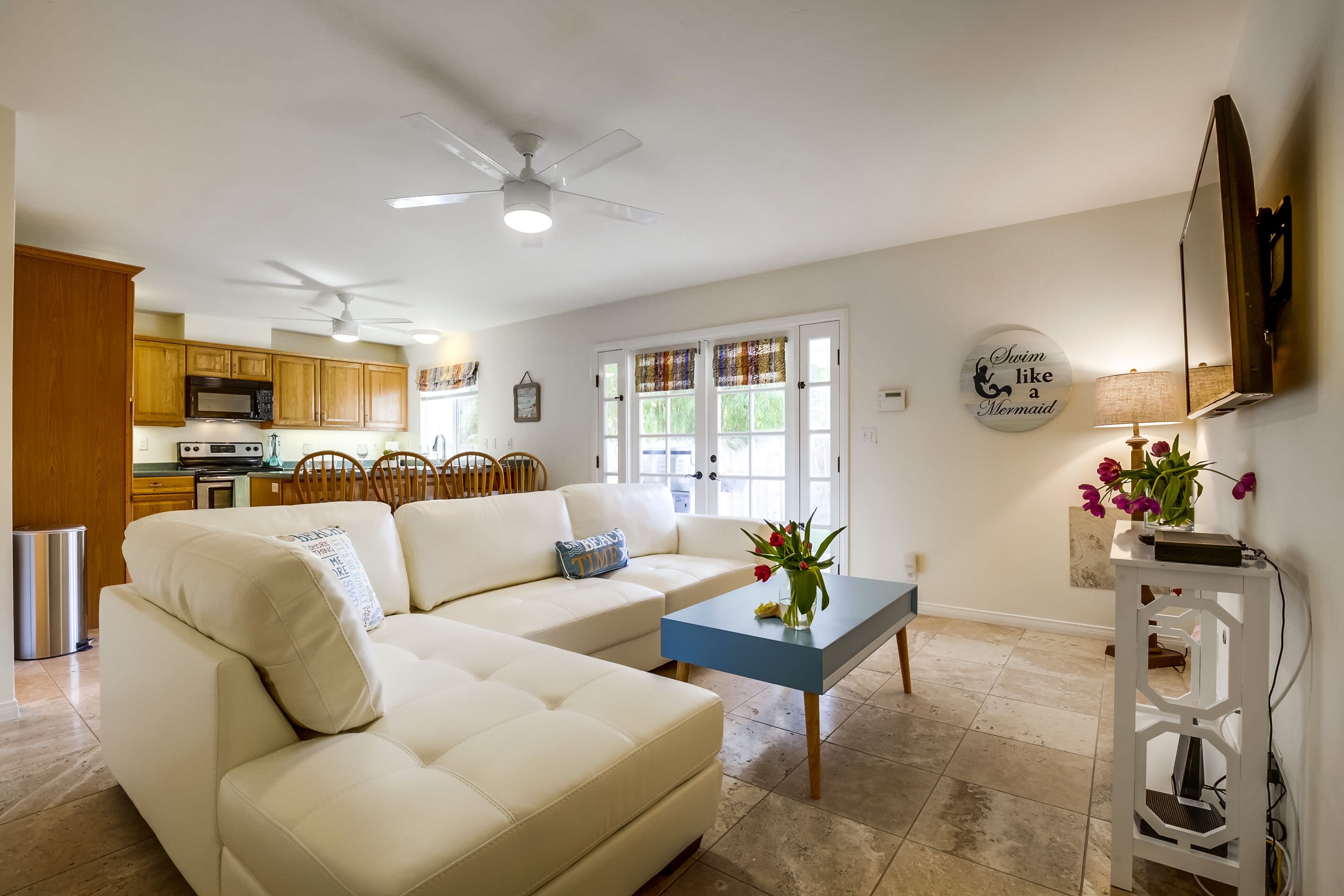 Driftwood at Windansea Beach, your perfect getaway!