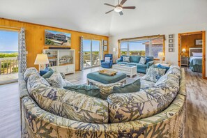 Smart TV, DVD player, books, stereo - Oceanfront Dog Friendly Home with Pool, Hot Tub, and Game Room (Salvo)