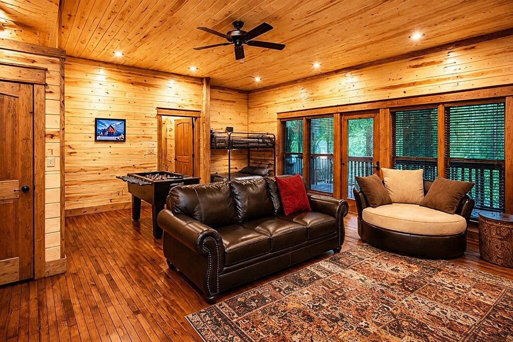 Smart TV, chimenea, futbolito y tenis de mesa 
