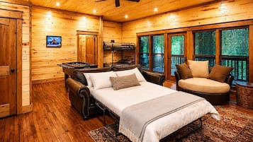 5 bedrooms, iron/ironing board, WiFi, bed sheets