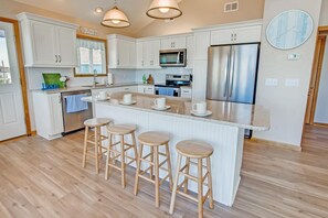 Fridge, microwave, oven, stovetop - Semi-Oceanfront Home w/ Private Pool, Hot Tub, Basketball. Watch the Waves Crest (Waves)