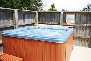 Surf-or-Sound-Realty-Waves-Crest-186-Hot-Tub