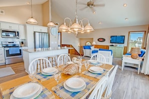 Interior - Semi-Oceanfront Home w/ Private Pool, Hot Tub, Basketball. Watch the Waves Crest (Waves)