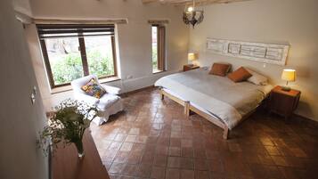 5 habitaciones, tabla de planchar con plancha, wifi y ropa de cama