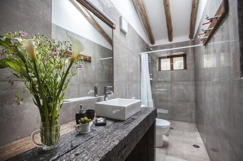 INCA´S SACRED VALLEY HOUSE at only 40 miles from MACHU PICHU 