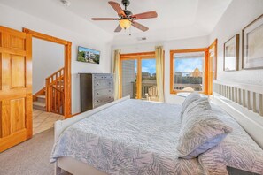 5 bedrooms, free WiFi, bed sheets - Oceanview Dog Friendly Home w/ Private Pool, Hot Tub, Game Room, and Tiki Bar (Salvo)