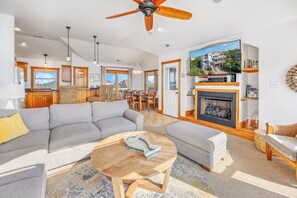 Smart TV, DVD player - Oceanview Dog Friendly Home w/ Private Pool, Hot Tub, Game Room, and Tiki Bar (Salvo)