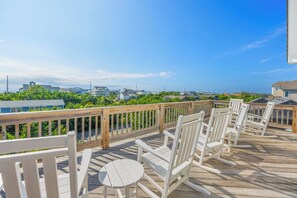 Property grounds - Oceanview Dog Friendly Home w/ Private Pool, Hot Tub, Game Room, and Tiki Bar (Salvo)