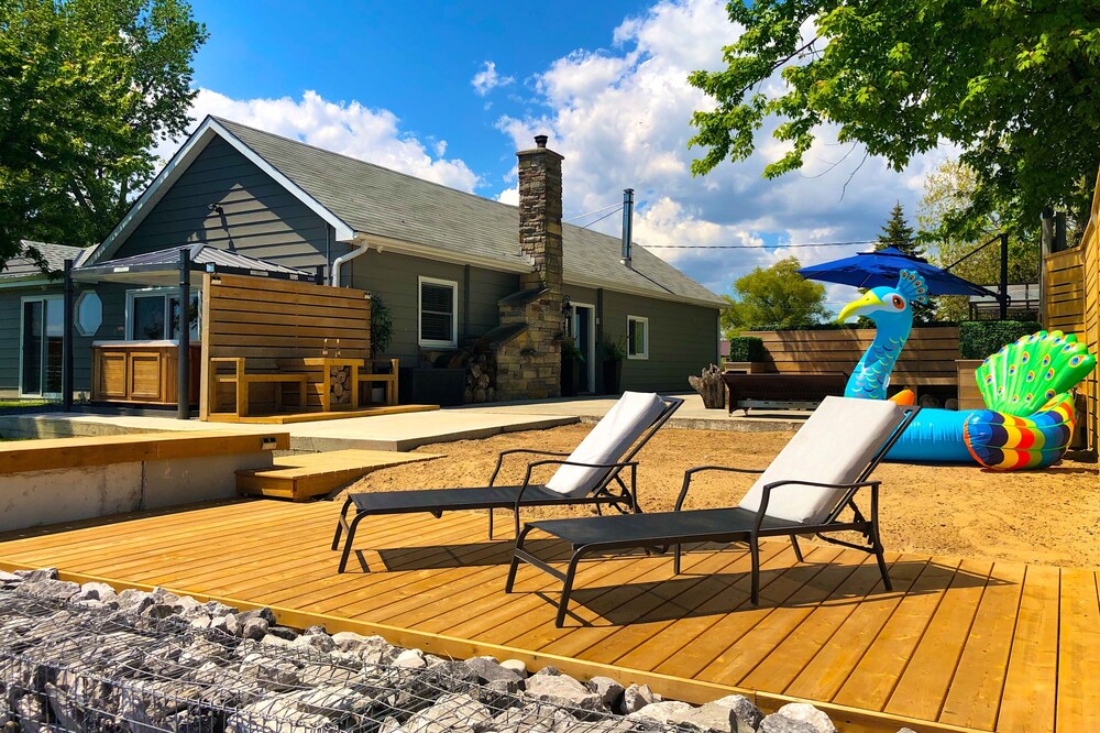 "Beach Lodge" Cottage